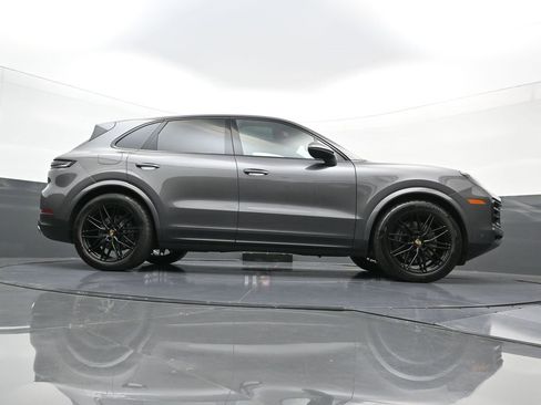 Used 2025 Porsche Cayenne image 28