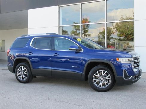 Used 2023 GMC Acadia SLT w/ Preferred Package image 2