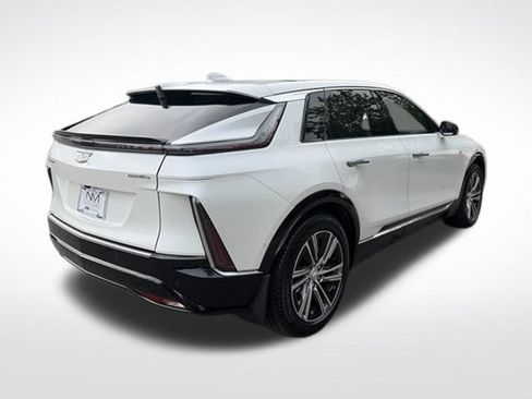 Used 2024 Cadillac Lyriq Luxury w/ LPO, Floor Liner Package AWD/4WD image 10