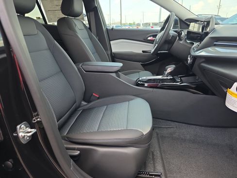 New 2026 Chevrolet Trax LT w/ Midnight Edition FWD image 15