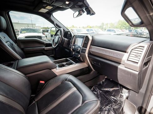Used 2021 Ford F250 Platinum w/ FX4 Off-Road Package AWD/4WD image 23