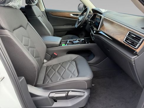 New 2026 Volkswagen Atlas SE image 9