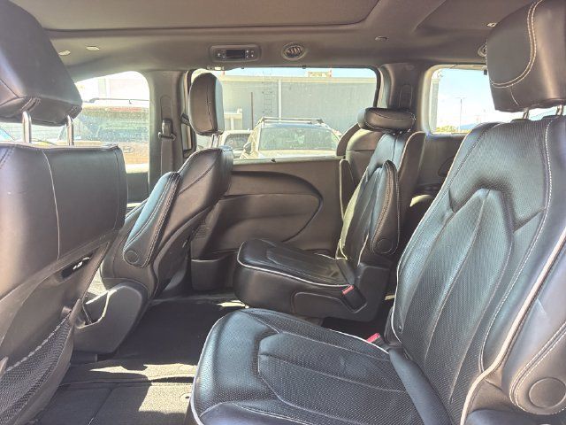 Used 2025 Chrysler Pacifica Limited FWD image 11