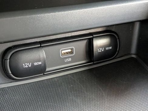 Used 2025 Kia Soul LX w/ LX Technology Package FWD image 21