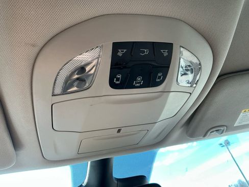 Used 2024 Chrysler Pacifica Touring-L image 21