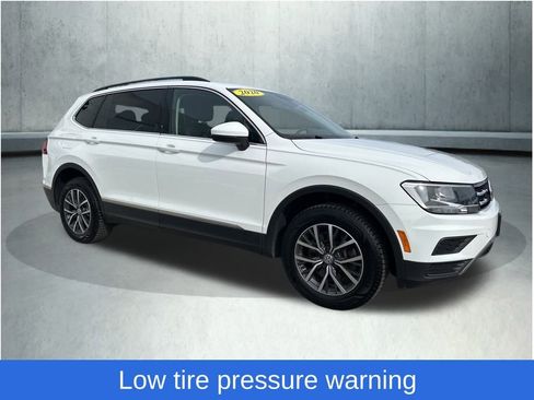 Used 2020 Volkswagen Tiguan SE w/ Panoramic Sunroof Package image 8