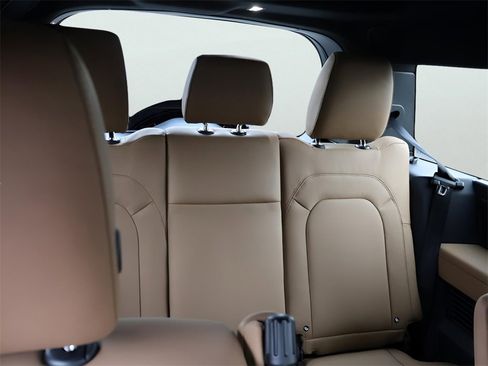 New 2026 Land Rover Defender 130 X-Dynamic SE image 14