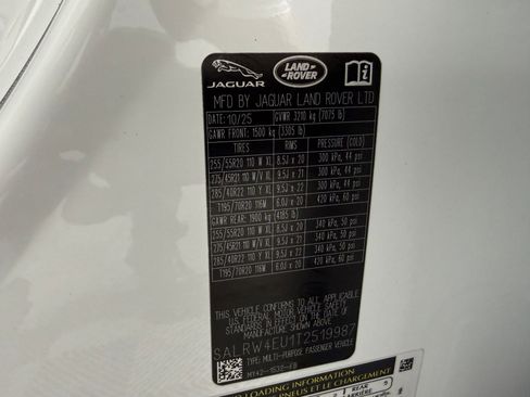 New 2026 Land Rover Discovery Limited Edition image 19