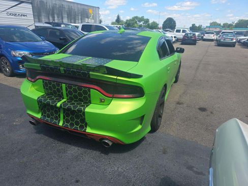 Used 2019 Dodge Charger Scat Pack w/ Plus Group RWD image 2
