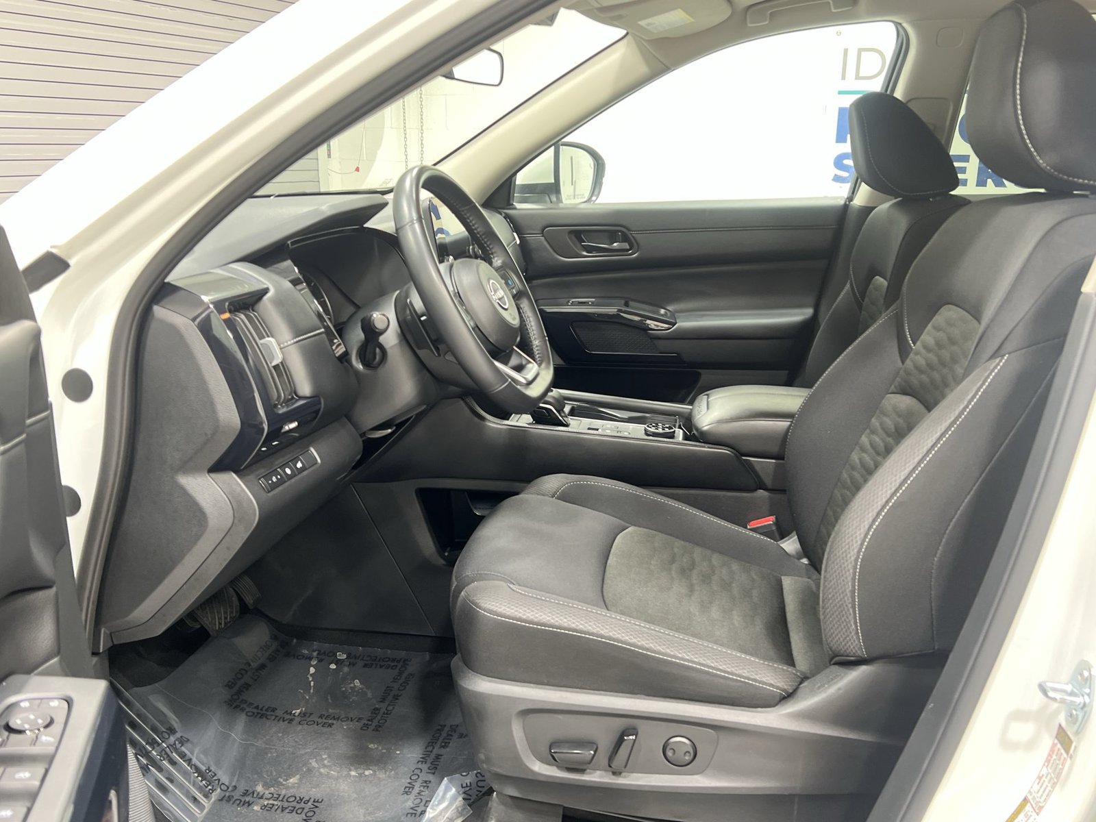 Used 2025 Nissan Pathfinder SV AWD/4WD image 11