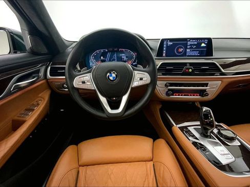 Used 2022 BMW 750i xDrive w/ Luxury Rear Seating Package AWD/4WD image 4