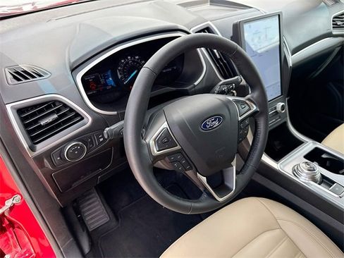 Used 2021 Ford Edge SEL w/ Convenience Package image 9