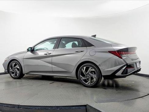 Used 2025 Hyundai Elantra SEL image 6