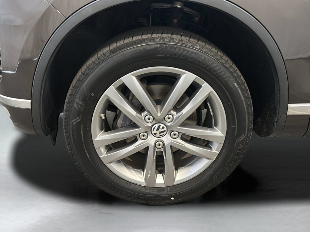 Used 2015 Volkswagen Touareg VR6 AWD/4WD image 12
