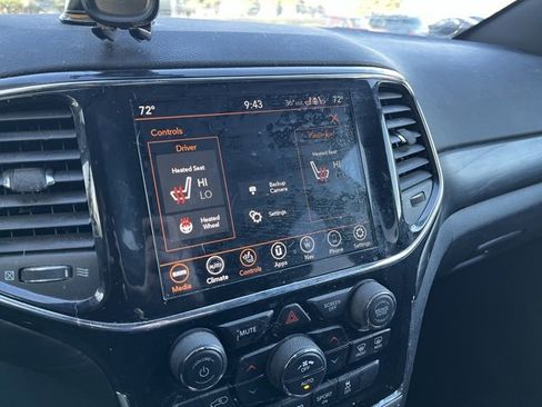 Used 2021 Jeep Grand Cherokee Laredo X image 17