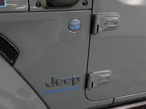 Used 2024 Jeep Wrangler Unlimited Rubicon 4xe AWD/4WD image 15