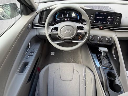 New 2026 Hyundai Elantra SE FWD image 5
