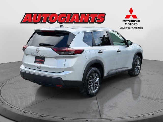 Used 2024 Nissan Rogue S FWD image 2
