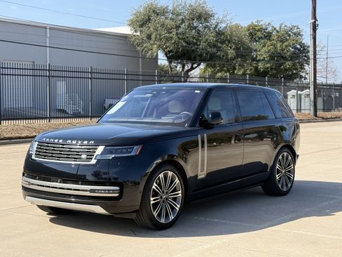 Used 2023 Land Rover Range Rover Long Wheelbase Autobiography image 6