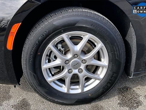 Used 2024 Chrysler Pacifica Touring-L image 8