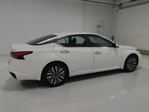Used 2023 Nissan Altima 2.5 SV FWD image 10
