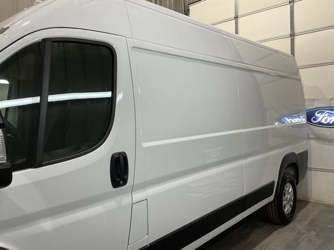 Used 2024 RAM ProMaster 2500 w/ Quick Order Package 22G SLT image 5