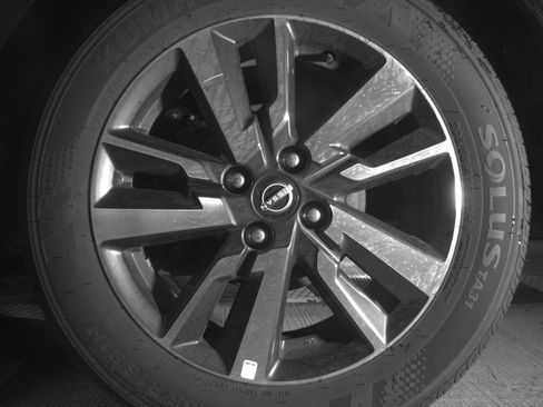 Used 2025 Nissan Versa SV FWD image 17