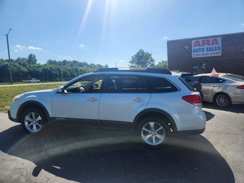 Used 2013 Subaru Outback 2.5i Limited AWD/4WD image 5