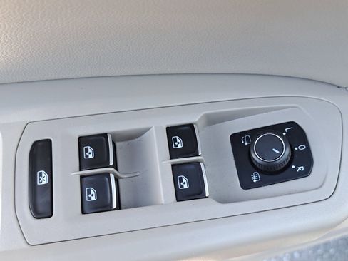 Used 2018 Volkswagen Atlas SEL Premium image 31