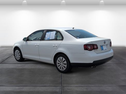 Used 2010 Volkswagen Jetta S FWD image 3