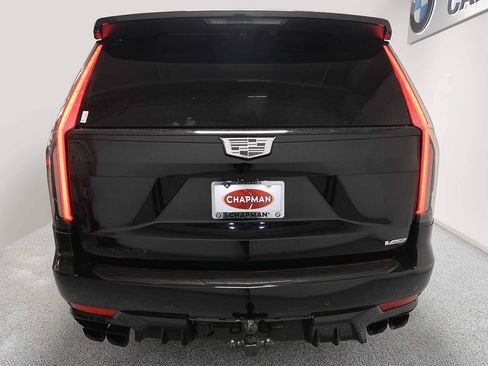 Used 2024 Cadillac Escalade ESV V w/ LPO, ONYX Package AWD/4WD image 4
