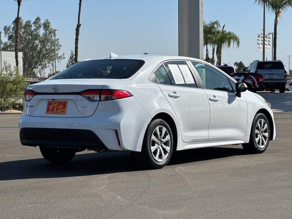 Used 2024 Toyota Corolla LE FWD image 5