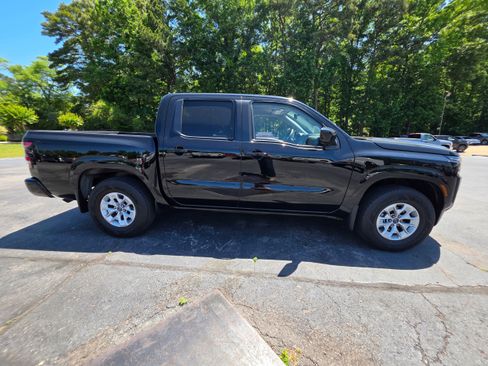 Used 2024 Nissan Frontier SV w/ Technology Package RWD image 4