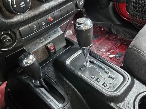 Used 2013 Jeep Wrangler Sport AWD/4WD image 12