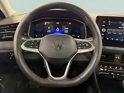 Certified 2025 Volkswagen Jetta SE image 10