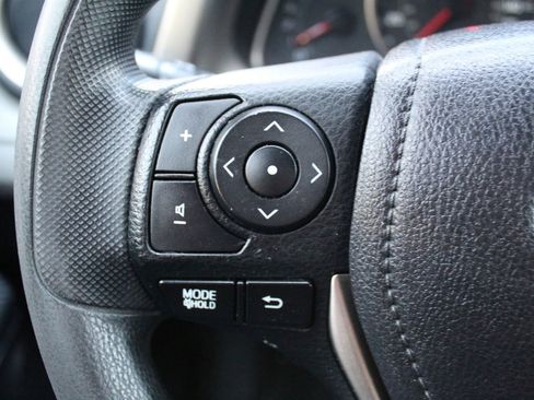 Used 2015 Toyota RAV4 LE FWD image 16