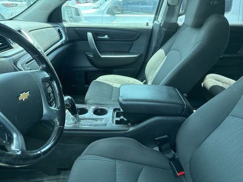 Used 2017 Chevrolet Traverse LT AWD/4WD image 3