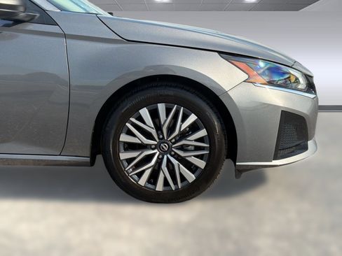 Certified 2025 Nissan Altima 2.5 SV FWD image 15