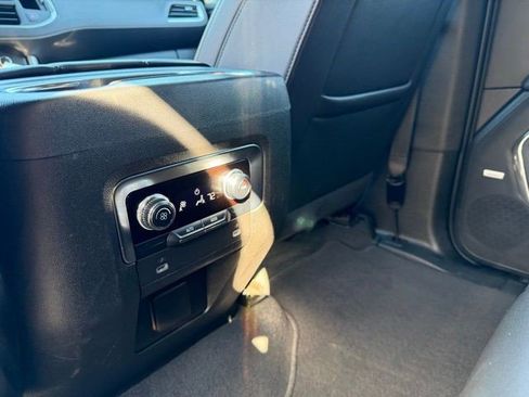 Certified 2024 GMC Yukon XL SLT image 13