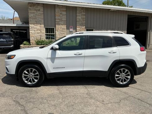 Used 2019 Jeep Cherokee Latitude Plus w/ Cold Weather Group AWD/4WD image 6