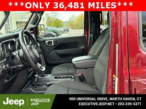 Certified 2022 Jeep Gladiator Willys image 11