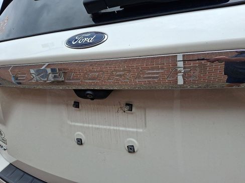Used 2022 Ford Explorer XLT w/ Equipment Group 202A AWD/4WD image 5