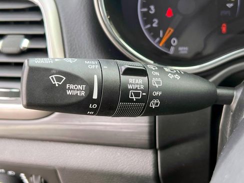 Used 2022 Jeep Grand Cherokee Laredo X image 22