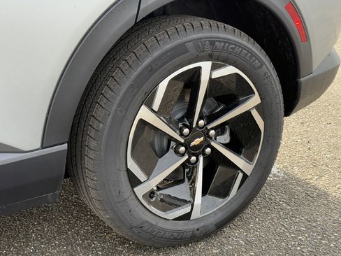 New 2026 Chevrolet Equinox EV LT image 34