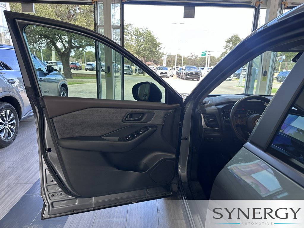 Used 2023 Nissan Rogue S FWD image 18