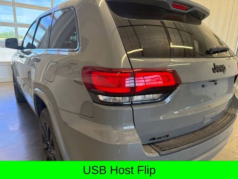 Used 2020 Jeep Grand Cherokee Altitude AWD/4WD image 10