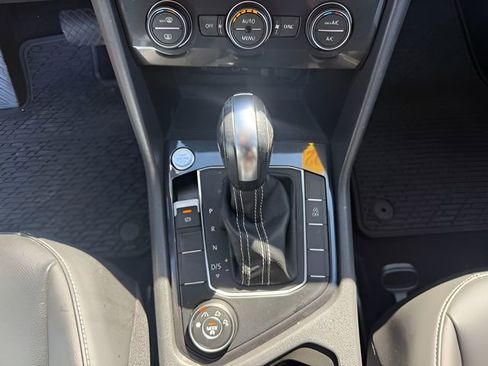 Used 2021 Volkswagen Tiguan SE w/ Panoramic Sunroof Package image 19