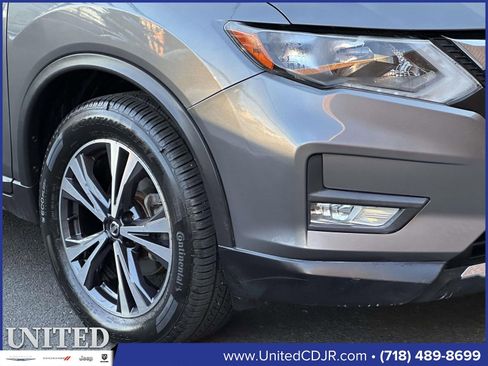 Used 2018 Nissan Rogue SL image 12