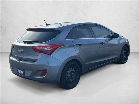 Used 2017 Hyundai Elantra GT image 5