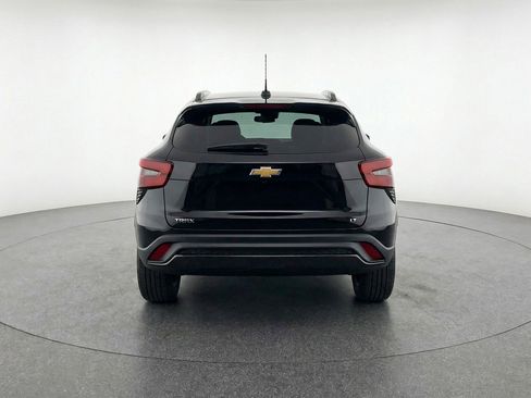 Used 2025 Chevrolet Trax LT w/ LT Convenience Package image 7
